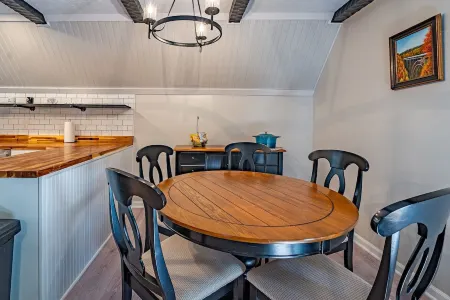 Lake Mountain Retreat