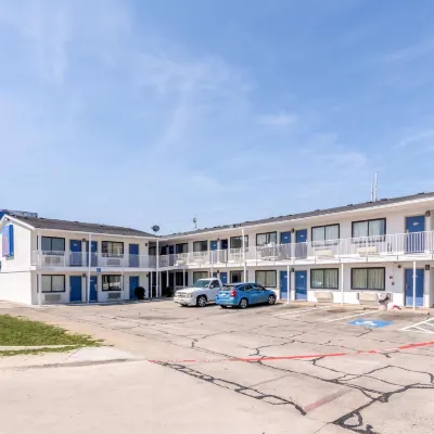 โมเทล 6 ฟอร์ตเวิร์ธ เท็กซัส - นอร์ท โรงแรมใกล้Fort Worth Herd Longhorn Cattle Drive