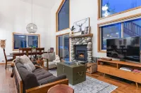 The Retreat@ the Cottages-tucked in towering pines