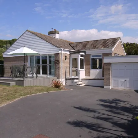 Sea Dunes - a Croyde bungalow with sea views & easy walk to the beach or village