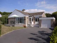 Sea Dunes - a Croyde bungalow with sea views & easy walk to the beach or village