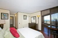 Huge Panoramic Ocean View. Walk to the Beach.Low rate of 3,900 per month.