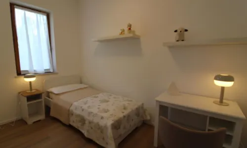 Villa ristrutturata con giardino privato recintato