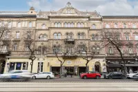 Oasis Luxe Boutique Suites by BQA