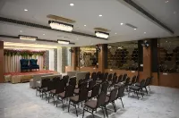 Shrinath Palace Hotels in Isapur Khadar