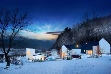 Hongcheon Pool Villa Bjork Pension Отели рядом с достопримечательностью «Palbongsan Tourist Site»