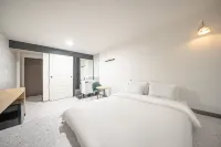 Gumi Indong Hotel Oia