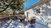 Cozy Home Centrally Located + Great Amenities