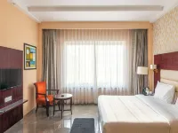 J P HOTEL AND WEDDING SQUARE Hotele w: Pilibhit