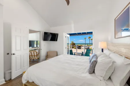 Inn on the Beach Отели рядом с достопримечательностью «Tierra Verde Light»