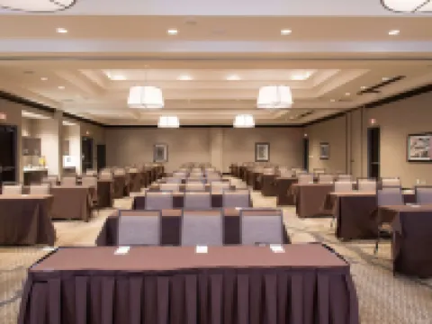 ダブルツリー バイ ヒルトン スケネクタディ ダウンタウン スケネクタディのホテル