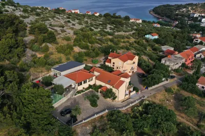 Hotel Murter Hotels in der Nähe von Dječje igralište Perla Nero