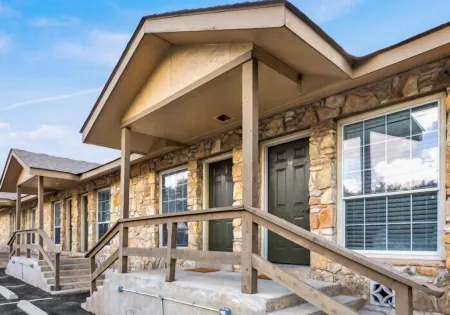 Maven's Inn & Grill Отели рядом с достопримечательностью «Cranes Mill Marina»