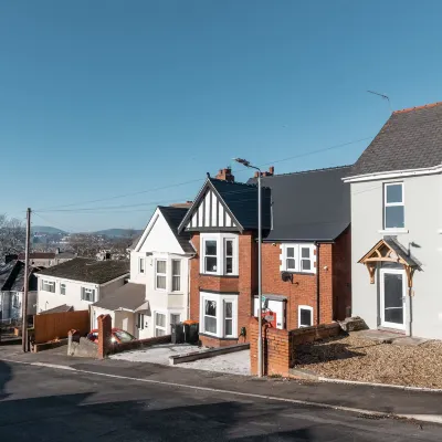 Kensington Place - 4 Bedroom Home w Free Parking Hotels in 