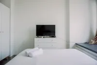 Homey and Comfort Living Studio Collins Boulevard Apartment