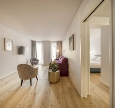 Lisbon Serviced Apartments - Mouraria Отели рядом с достопримечательностью «Площадь Россио»