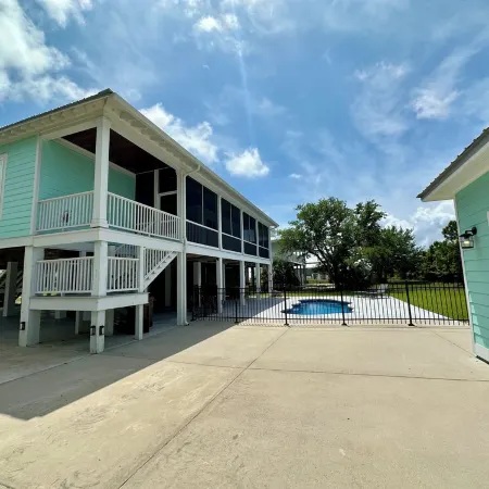 Walk to the Beach, Pool Home, Sleeps 8!