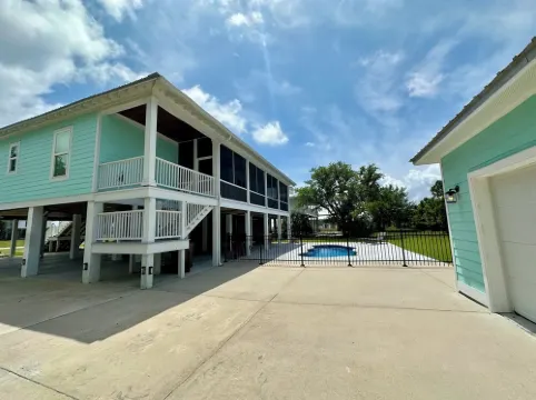 Walk to the Beach, Pool Home, Sleeps 8!