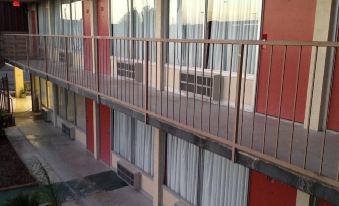 Su Casa Inn & Suites