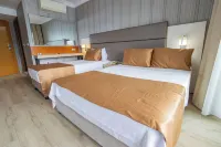 Point Beach Hotel - parking