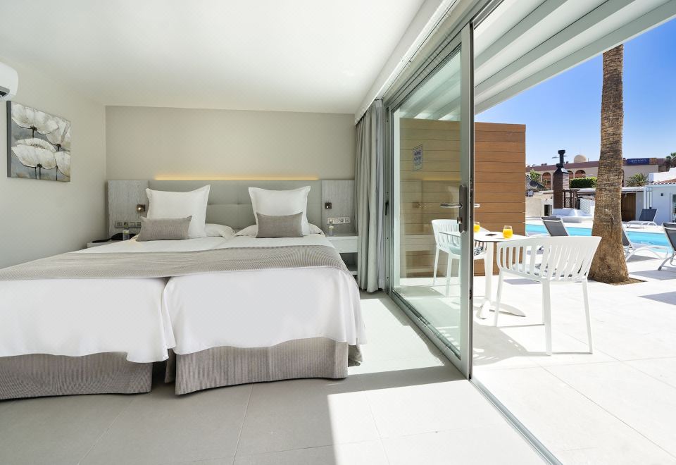 사놈 비치 리조트의 야외 수영장 전경