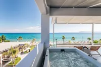 Blue Carpet Luxury Suites - Hot Tub