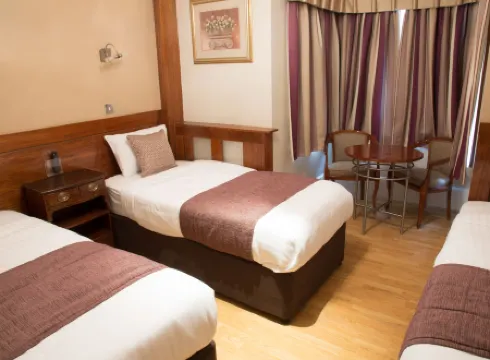 Garden View Hotel Отели рядом с достопримечательностью «Гайд-парк»