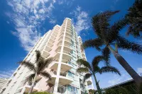 Maldives Resort Main Beach, Gold Coast Hotel di Southport