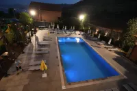 Toka Hotel Restaurant - Pools