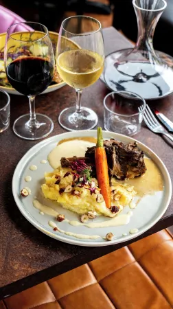 Hôtel les Genêts Bayonne Отели рядом со станцией Bayonne Station