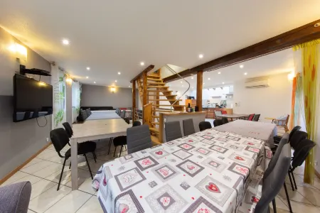 Le Domaine du Verger, Chambres et Spa Prive Отели в г. Бюль