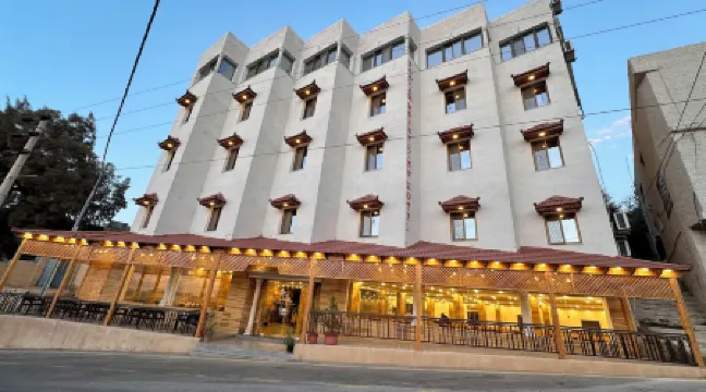 Sharah Mountains Hotel Отели рядом с достопримечательностью «Королевские гробницы»