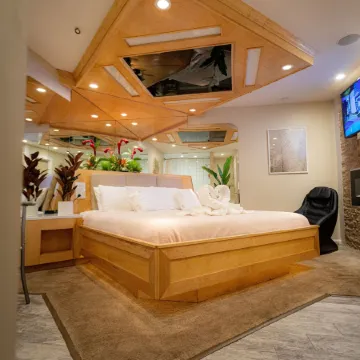 Sybaris Pool Suites