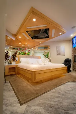 Sybaris Pool Suites Hotels in Westmont