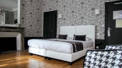 Hôtel 3 étoiles - le Petit Périer in ラバル