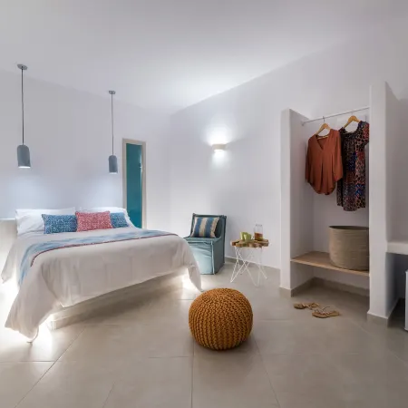 Kima Oia Suites