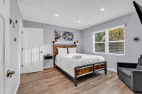 Charlotte Spacious Home Hotels near Rainbow Shops