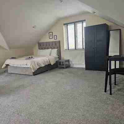1 Bed Loft - Sleeps 2 - Parking - Wifi Rooms