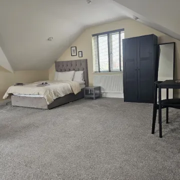 1 Bed Loft - Sleeps 2 - Parking - Wifi