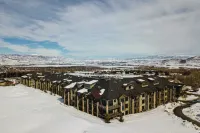 Kestrel by AvantStay Close to the Ski Slopes in This Majestic Home in Park City Hotels near Express Factory Outlet