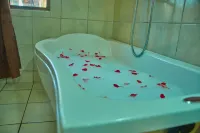Ngorongoro Corridor Lodge - Hot Tub