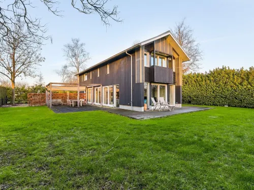 Family House in Grou Near Water Sports Hotels in Grouw