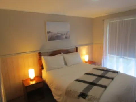 The Crays Accommodation Hotels in Strahan