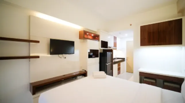 Compact and Cozy Stay Studio at Bale Hinggil Apartment Hotels in Penjaringan Sari