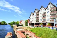Comfortable, 2-Level Apartment by the River - Hot Tub