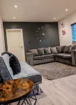 4Br-Sleeps8-Privategarden-Freeparking Hotels near Broadgate Park