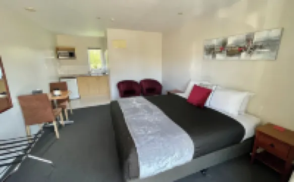 Amalfi Motor Lodge Hotels near Upper Riccarton