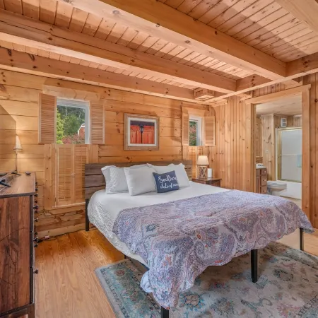 Luxury Cabin 45 Min to Asheville |Hot Tub|Fire pit