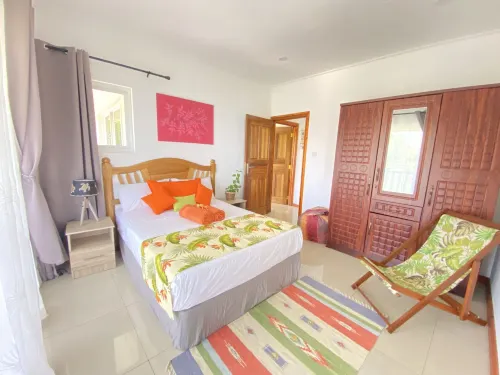 Dusk to Dawn Hotel a Glacis