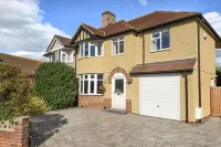 Oxford Villa - 4 Bedrooms 5 Beds Sleep 8 فنادق في 